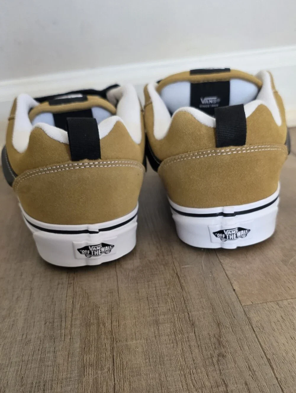 VANS Knu-Skool Antelope Tan/Black Suede Low Top Lace-Up Sneaker Size 9 New